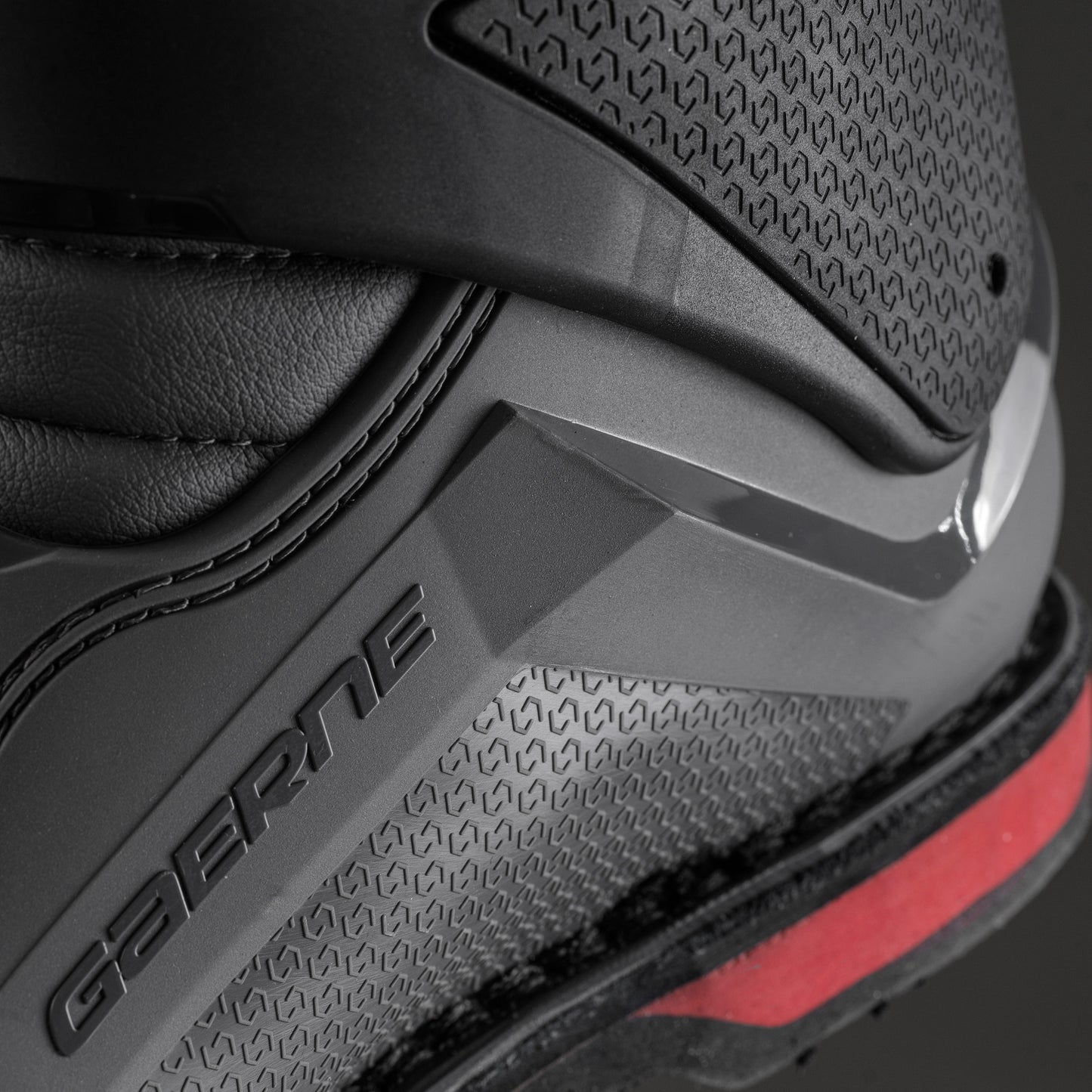 GAERNE SG-22 ANTHRACITE/BLACK/RED BOOTS
