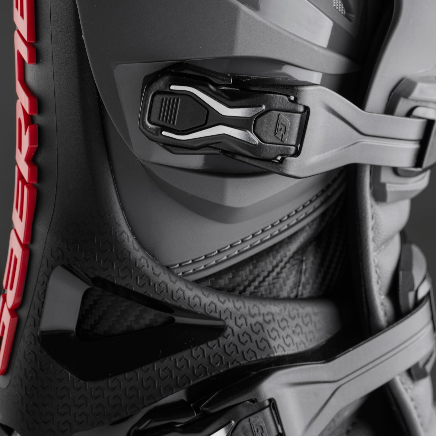 GAERNE SG-22 ANTHRACITE/BLACK/RED BOOTS