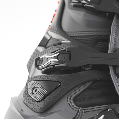 GAERNE SG-22 ANTHRACITE/BLACK/RED BOOTS