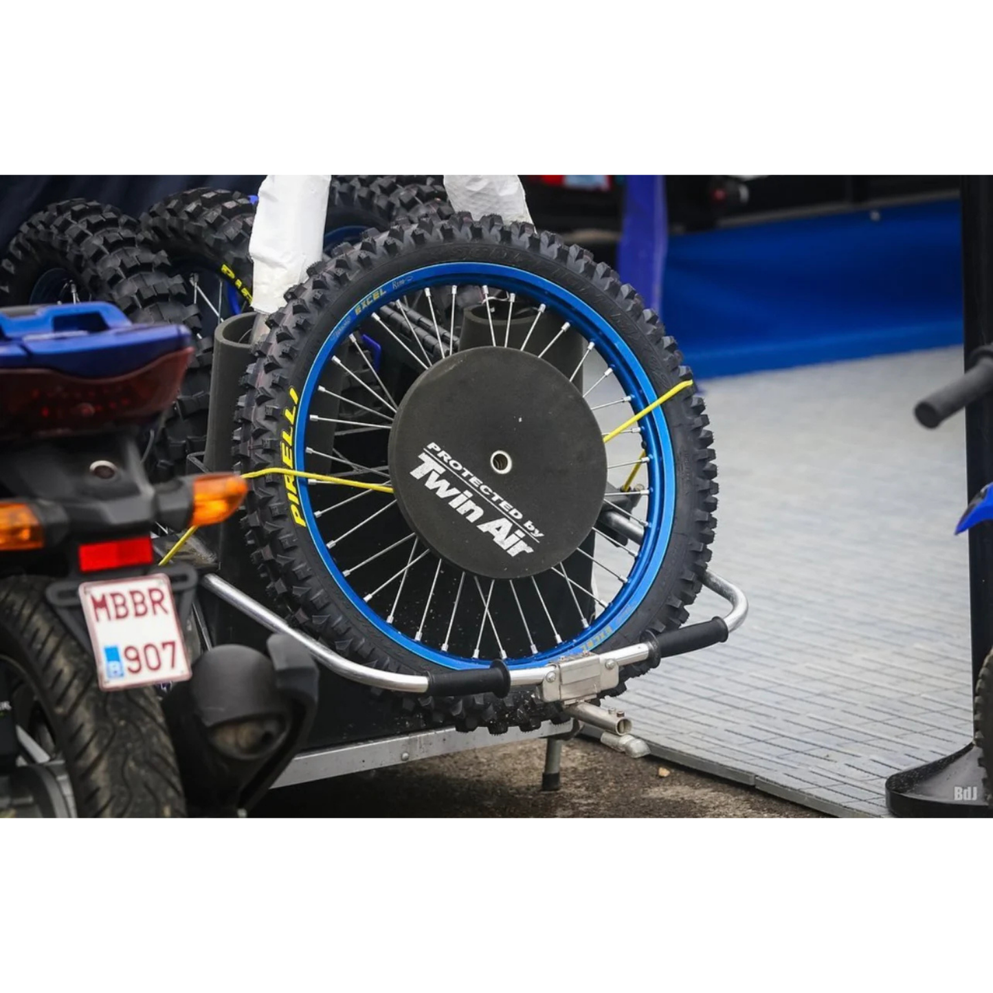 TWIN AIR FOAM BRAKE DISC PROTECTOR