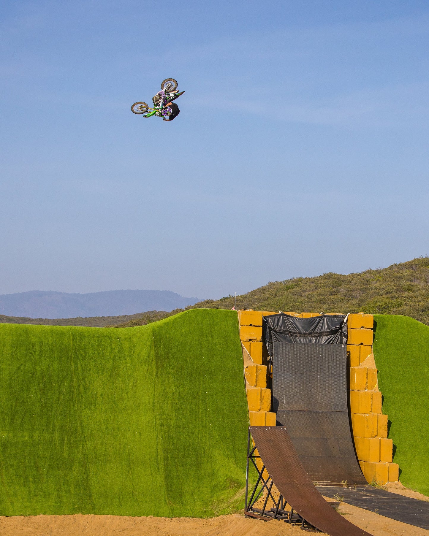 EVS SLAYCO96 X RENEN LIMITED EDITION KNEE PADS EXPLOSION