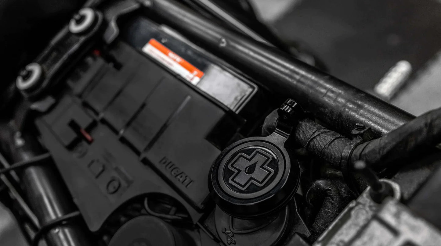 MUC-OFF MOTORCYCLE SECURE AIRTAG HOLDER