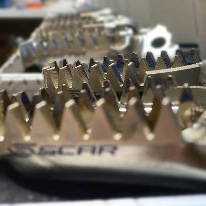 SCAR TITANIUM GRIPPER FOOTPEGS HONDA CRF250R/CRF450R 02-25 CR125R/CR250R 02-07