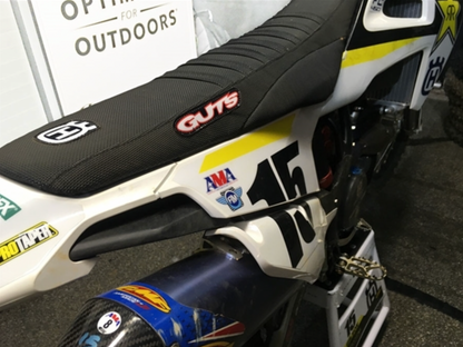 GUTS RJ WING RIBBED SEAT COVER HUSQVARNA FC/FX/TC/TX 23-25 FE/TE 24-25 BLACK/BLACK/BLACK