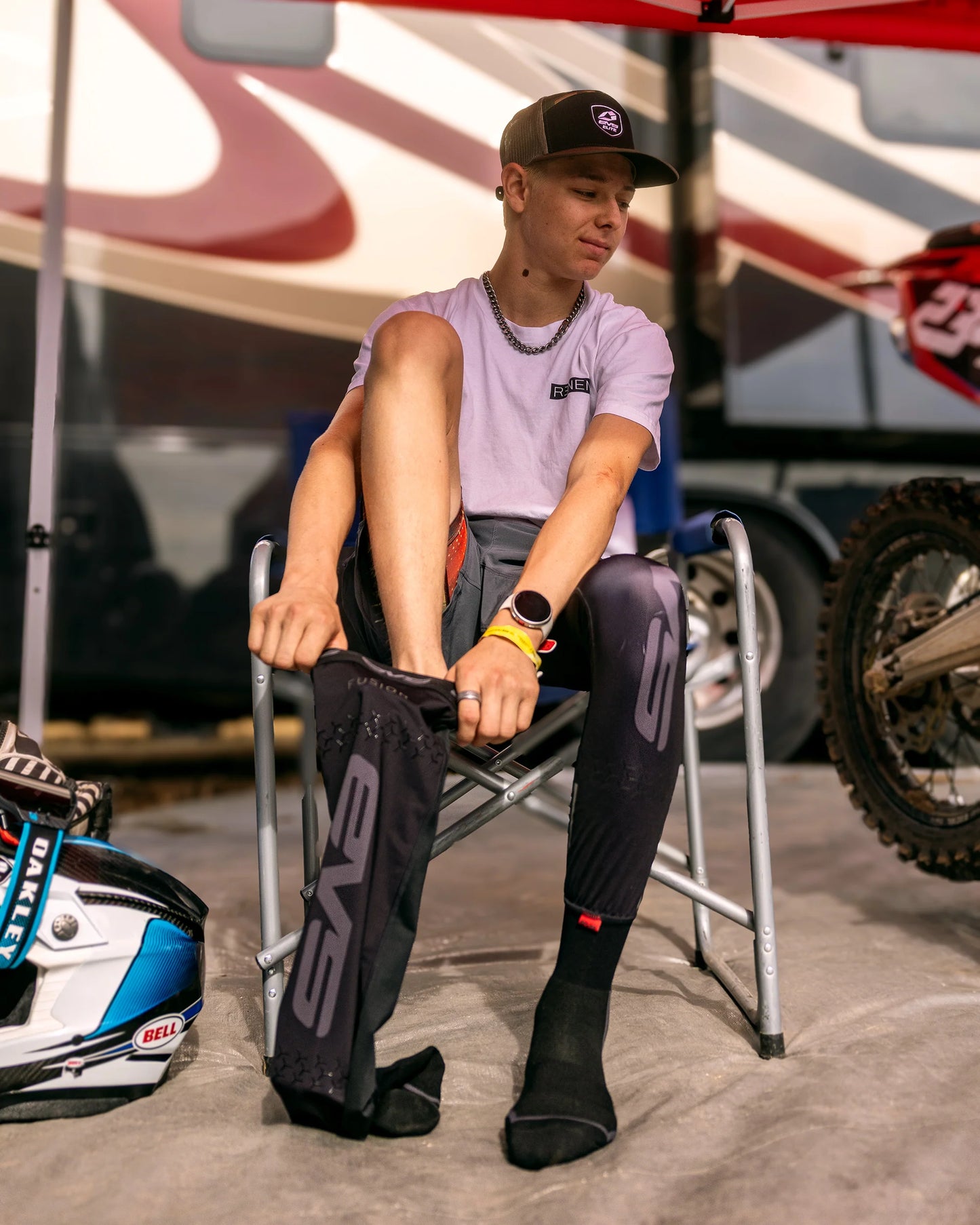 EVS FUSION HANNYA KNEE BRACE SOCKS