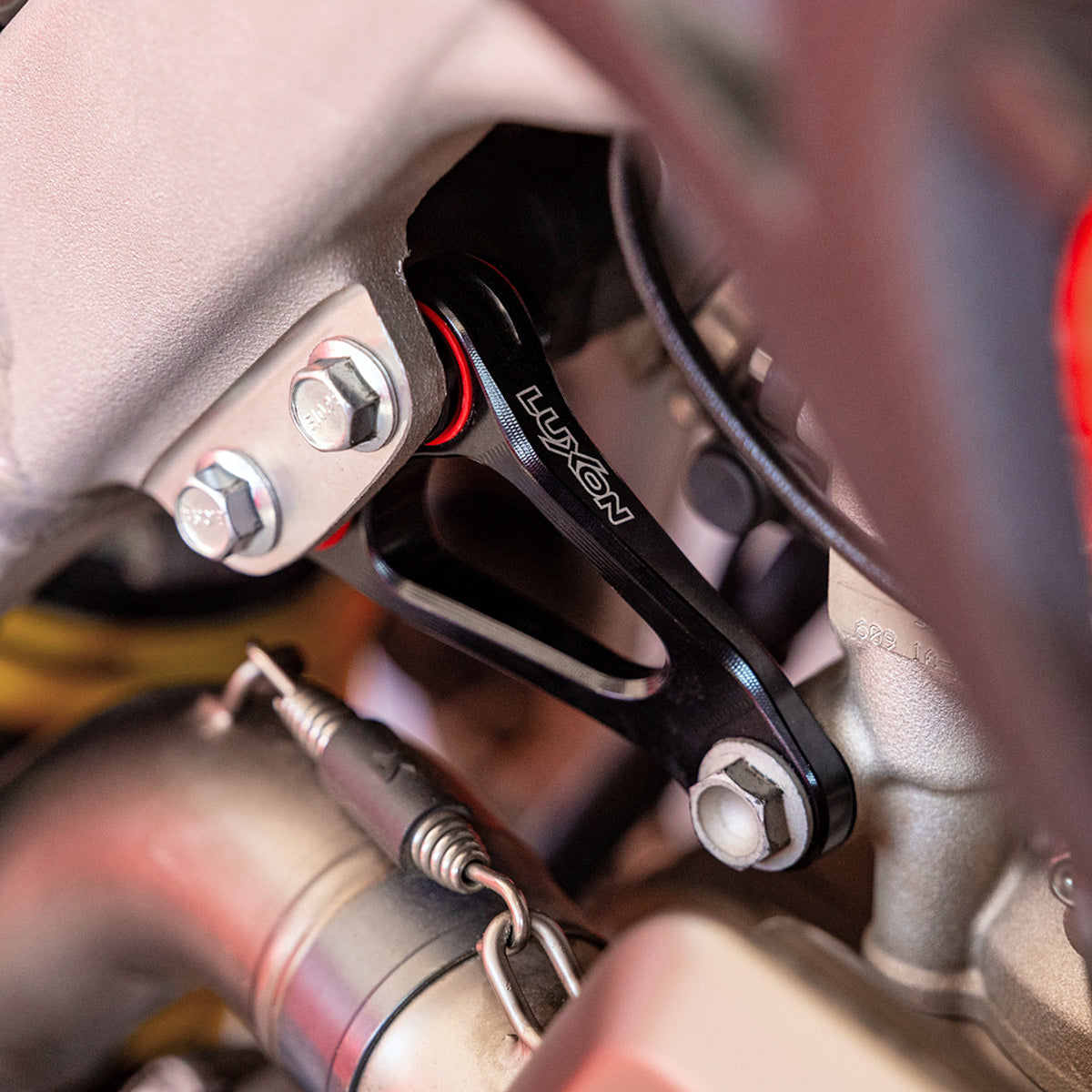 LUXON DUCATI DESMO450 MX/EDX 2026 BLACK RUBBER ISOLATED ENGINE MOUNTS