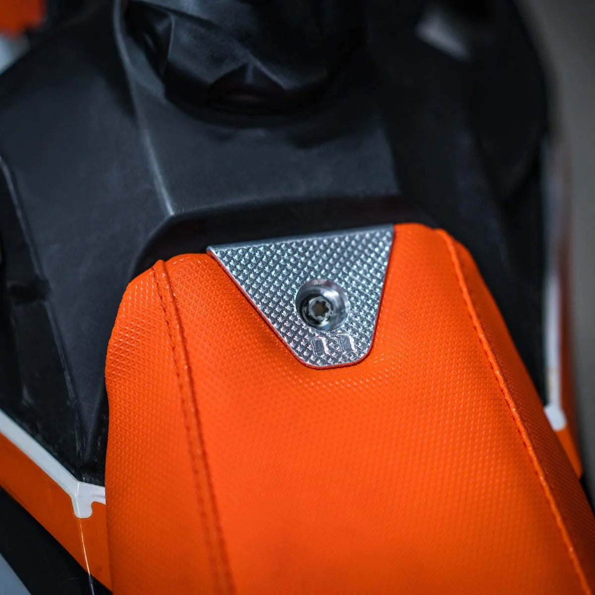 NIHILO CONCEPTS BILLET SEAT MOUNT KTM SX/SX-F 23-27 EXC/EXC-F 24-26