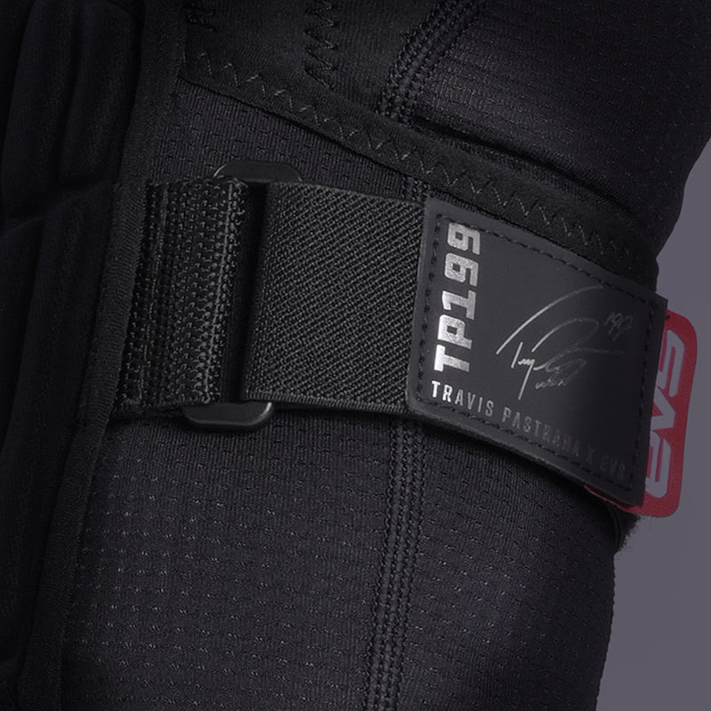 EVS TP199 YOUTH KNEE PADS BLACKOUT