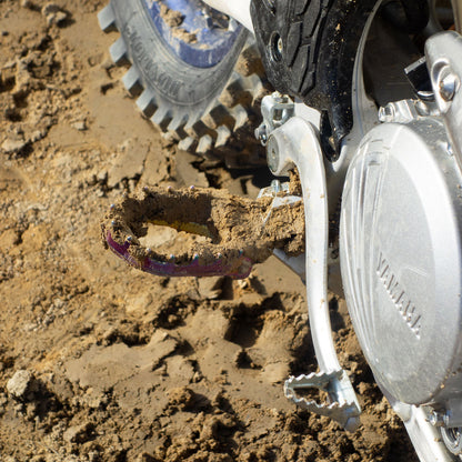 ZETA MAX ULTRAWIDE FOOTPEGS YAMAHA YZ450F 23-25 YZ250F/WR450F/YZ450FX 24-25 WR250F/YZ250FX 2025